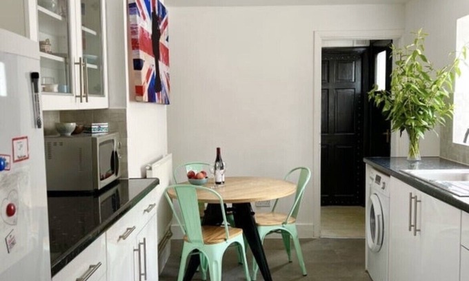 South Bermondsey Apartamento | 1 bed garden flat (with 2 beds) for 2025 summer/autumn bookings in London