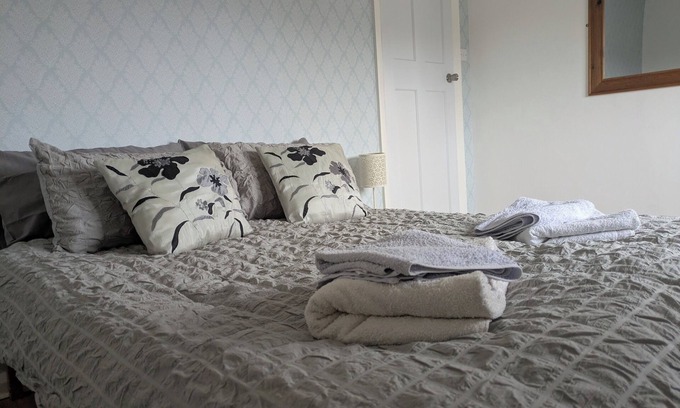 Worcester Casa | 1-Bed Home for 2, Parking, Garden & Great Location