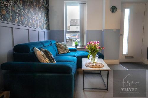 Castle Casa | 1 Bed House at Velvet Serviced Accommodation Swansea with Free Parking & WiFi - SA1
