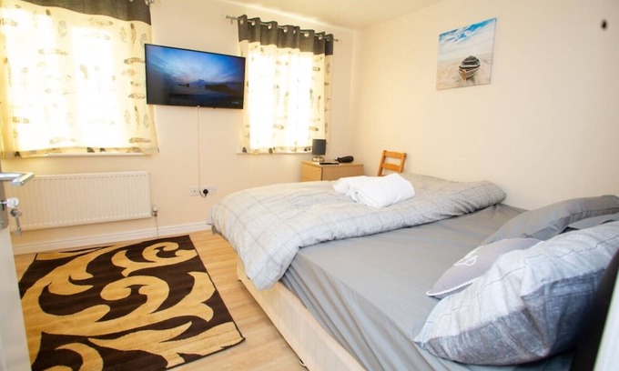 Thamesmead East Casa | 1 Bed House for Pleasure ,office work ,free parking ,near Elizabeth underground