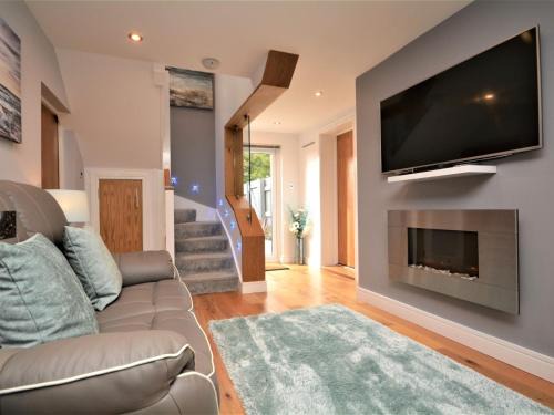 Stenalees Casa | 1 Bed in Charlestown 53680