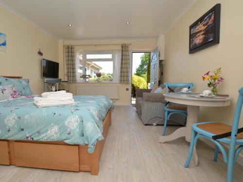 Bridport Casa | 1 Bed in Charmouth 41890