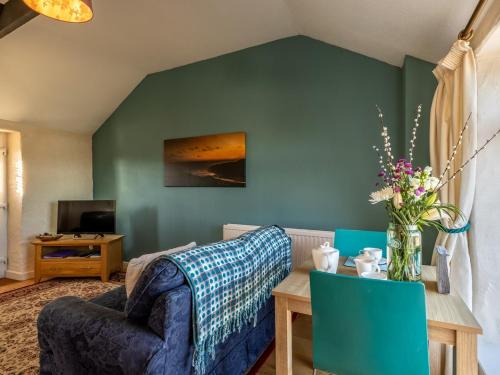 Cury Casa | 1 Bed in Mullion Cove 41381