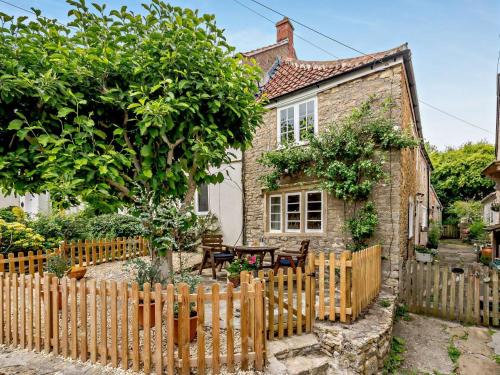 Rode Casa | 1 Bed in Rode 91715