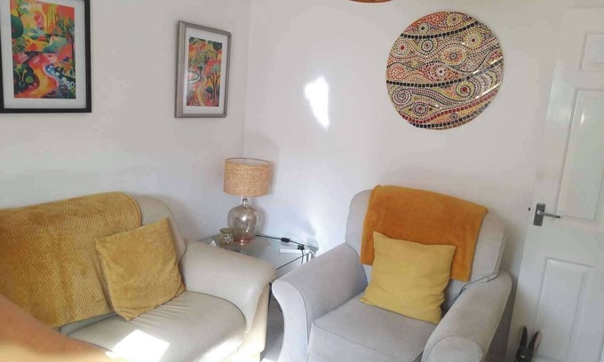 Peacehaven Apartamento | 1-Bed Seaside Retreat - Sleeps 2, Parking & Garden