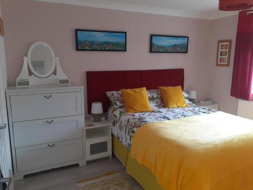 Peacehaven Apartamento | 1-Bed Seaside Retreat - Sleeps 2 Parking & Garden