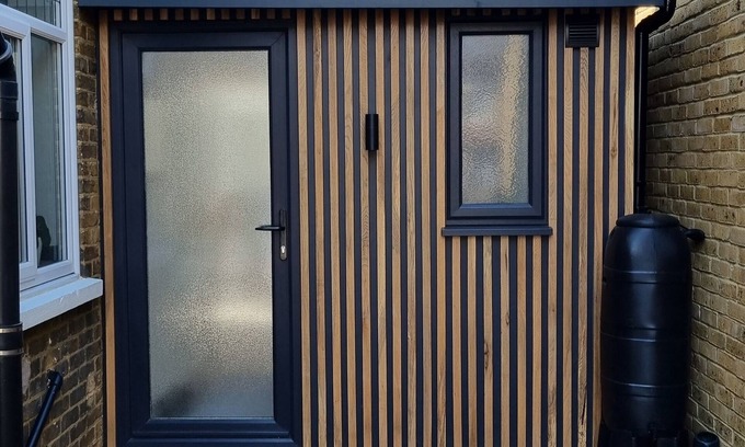 Bobbing Apartamento | 1 bed self-contained annex, with off-road parking.