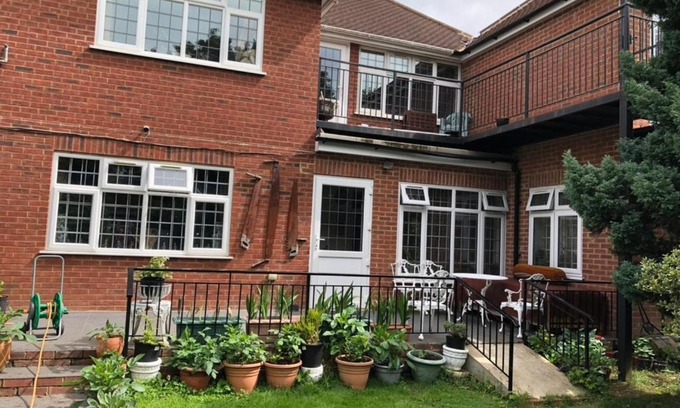 High Wycombe Casa | 1-Bed unit 10 minute drive from Hellfire Caves