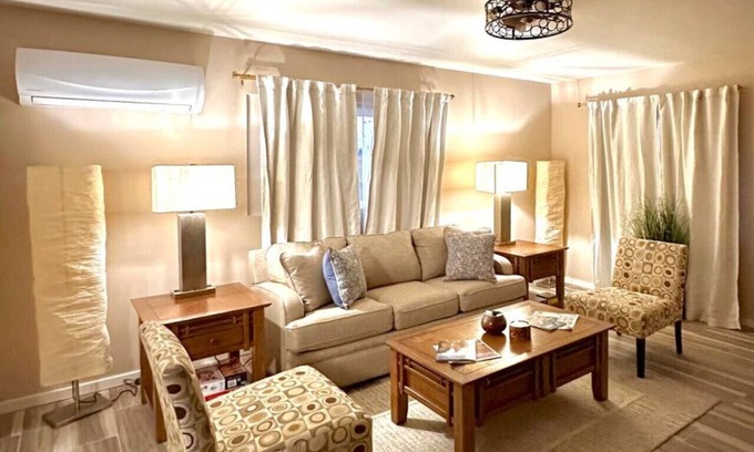 Las Cruces Apartamento | 1 bed W/D in unit, soaker tub near Field of Dreams
