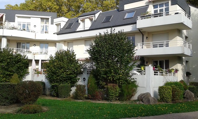 Illkirch-Graffenstaden Apartamento | 1 Bedroom Apartment in Illkirch-Graffenstaden