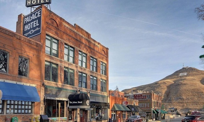 Salida Condominio | 1 Bedroom, 1 bath, with modern kitchen and living area in historic hotel!