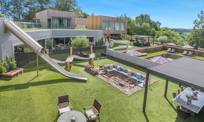 East Grinstead Cabina | 1 bedroom accommodation in East Grinstead