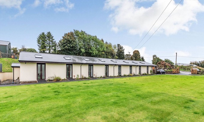 Ynysddu Cabaña | 1 bedroom accommodation in Mynydd Islwyn