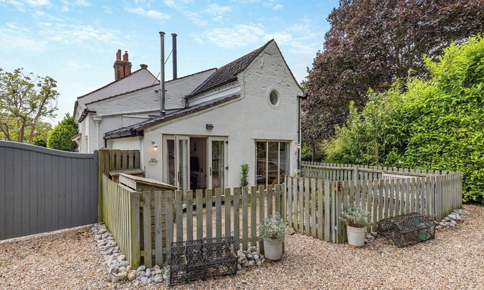 Trunch Cabaña | 1 bedroom accommodation in Trunch, near North Walsham