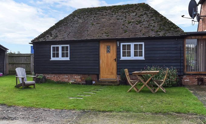 Patrixbourne Cabaña | 1 bedroom accommodation in Pett Bottom, near Canterbury