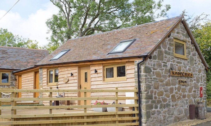 Acton Scott Cabaña | 1 bedroom accommodation in Hamperley, near Church Stretton