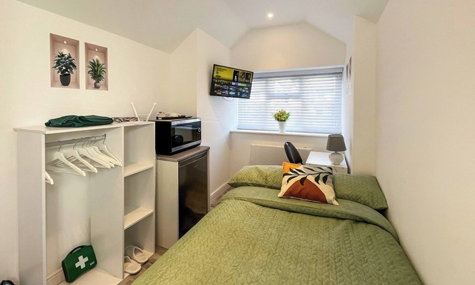 Carshalton South and Clockhouse Cabaña | 1 bedroom accommodation in Carshalton