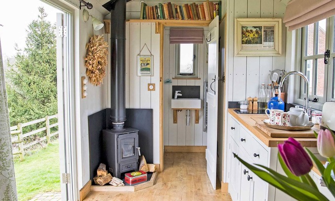 Denstone Cabaña | 1 bedroom accommodation in Denstone, near Uttoxeter