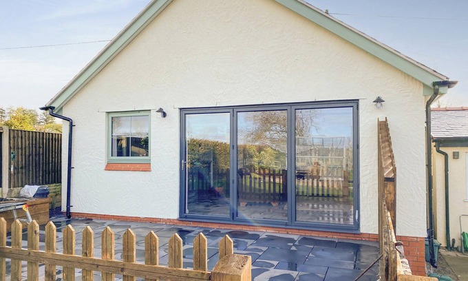 Lloc Cabaña | 1 bedroom accommodation in Lloc, near Holywell