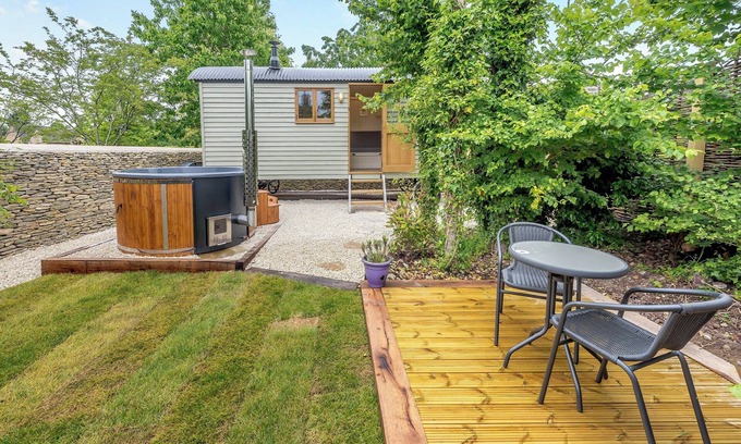 Filkins Cabaña | 1 bedroom accommodation in Filkins, near Lechlade