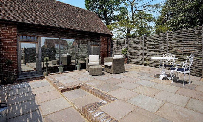 Bilting Cabaña | 1 bedroom accommodation in Lenham, near Maidstone