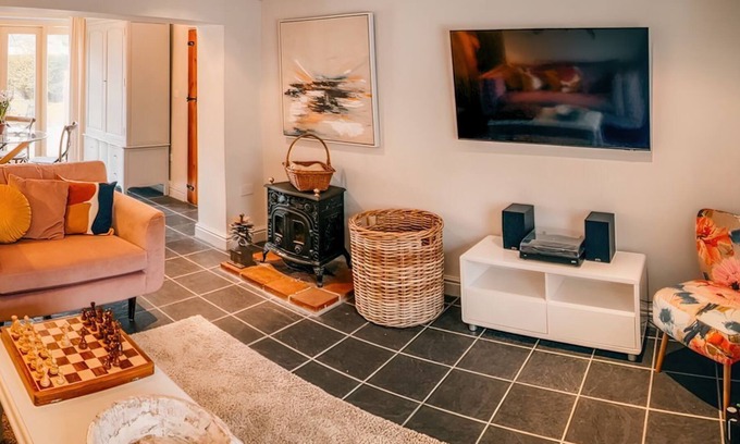 North Elmham Cabaña | 1 bedroom accommodation in North Elmham, near Dereham
