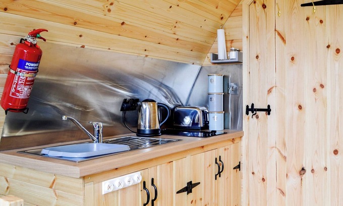 Tirabad Cabaña | 1 bedroom accommodation in Llanbister, near Llandrindod Wells