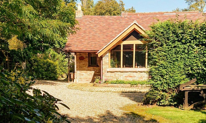 Penycae Cabaña | 1 bedroom accommodation in Pen-y-Cae, near Ruabon
