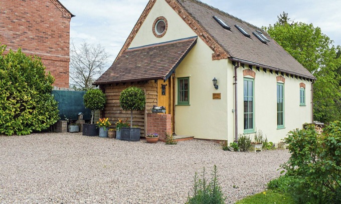 Ludwel Cabaña | 1 bedroom accommodation in Richards Castle, near Ludlow