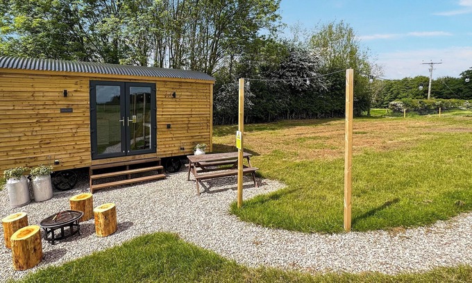 Wesham Cabaña | 1 bedroom accommodation in Singleton, near Poulton-Le-Fylde