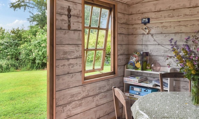 Llanfihangel Tal-y-llyn Cabaña | 1 bedroom accommodation in Brecon