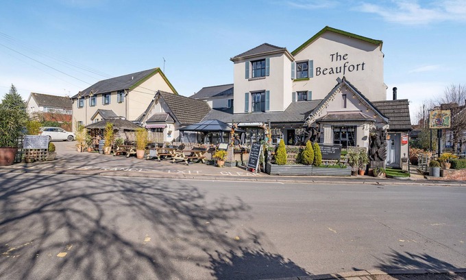 Raglan Cabaña | 1 bedroom accommodation in Raglan, near Usk