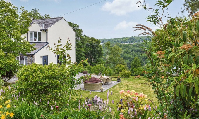Cilcain Cabaña | 1 bedroom accommodation in Cilcain, near Mold
