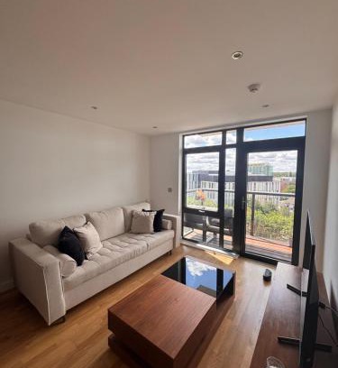 Southbury Apartamento | 1-Bedroom Apartment with Private Balcony near Overground