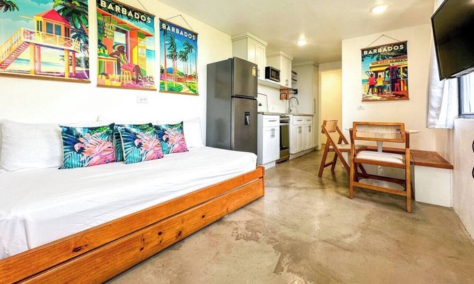 Maxwell Apartamento | 1 Bedroom APT 4A, Oceanview + Pool, Near Beach | @ Paradise Point Barbados