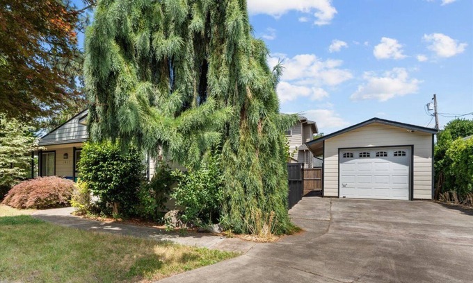 Reed Apartamento | 1 Bedroom Basement Apartment Across from Reed College Campus