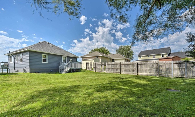 Lindstrom Casa | 1-Bedroom Beach House on Snowmobile Trail!