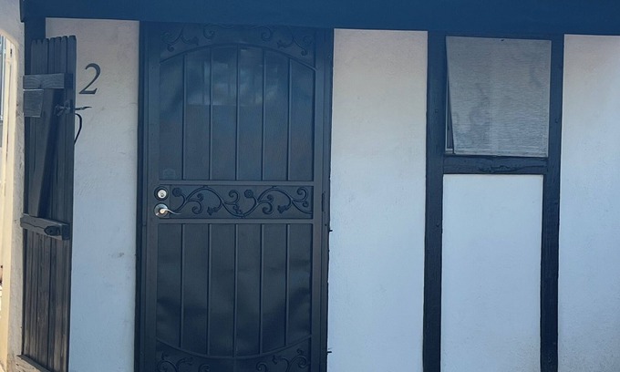 Coronado Casa | 1 bedroom casita in central Phoenix 1-2 miles from 4 major hospitals.