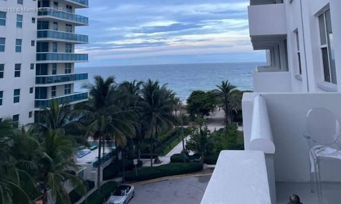 Surfside Condominio | 1 Bedroom Condo 440390 by Houzlet
