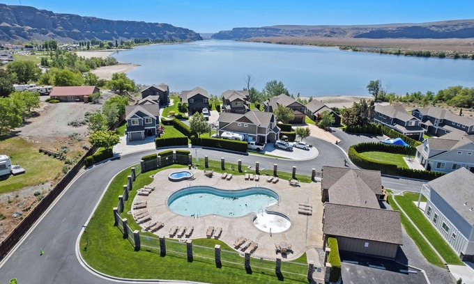 Quincy Condominio | 1-bedroom Condo in Crescent Bar. Pool, Spa, Close to Beach, Golf, River