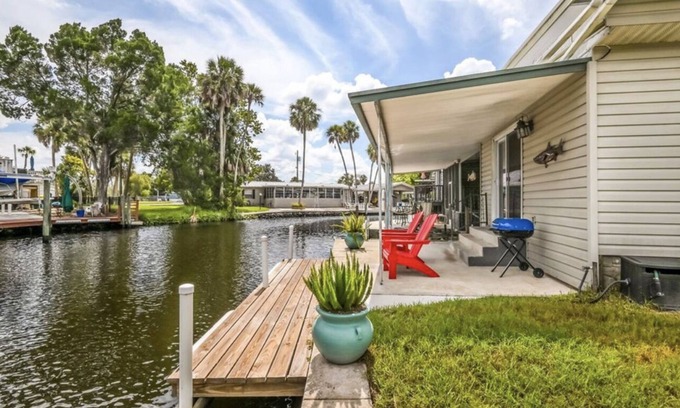 Homosassa Cabaña | 1-bedroom cottage just 3 minutes drive to Homosassa Springs Wildlife State Park