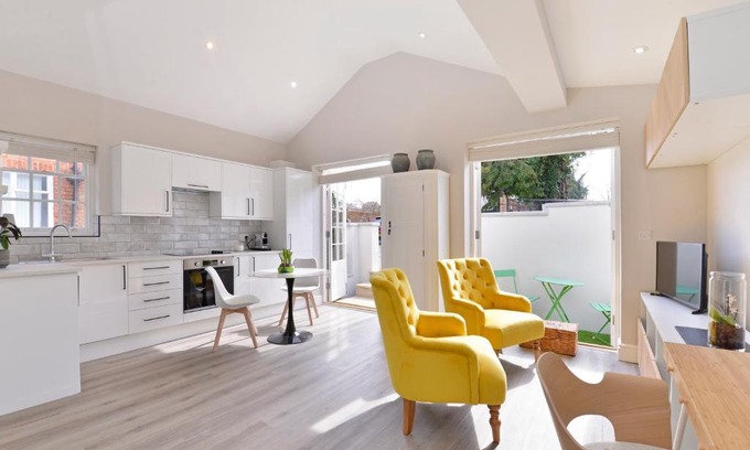 Odiham Apartamento | 1 bedroom flat in centre of Odiham- free parking