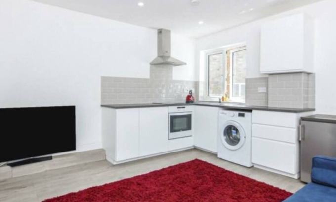 Uxbridge South Apartamento | 1 bedroom flat near Heathrow 5 minutes walk to Uxbridge station & free parking
