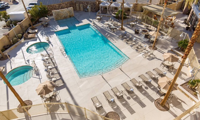 Las Vegas Apartamento | 1 Bedroom | FREE Breakfast + Pool Access & Hot Tub