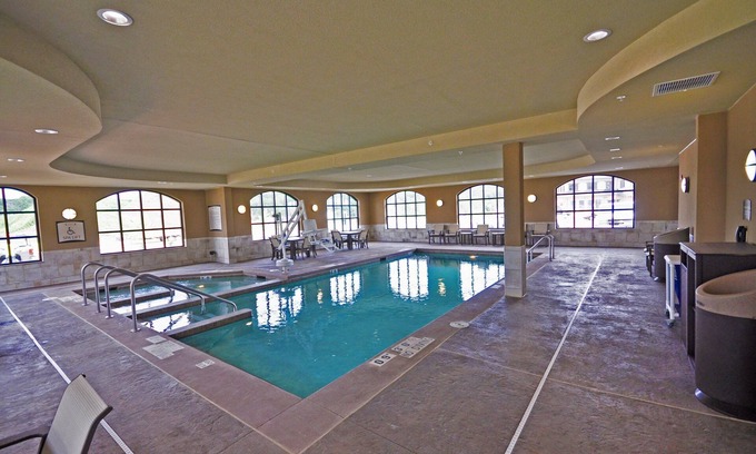 Altoona Condominio | 1 Bedroom | Free Breakfast, Indoor Pool + Hot Tub