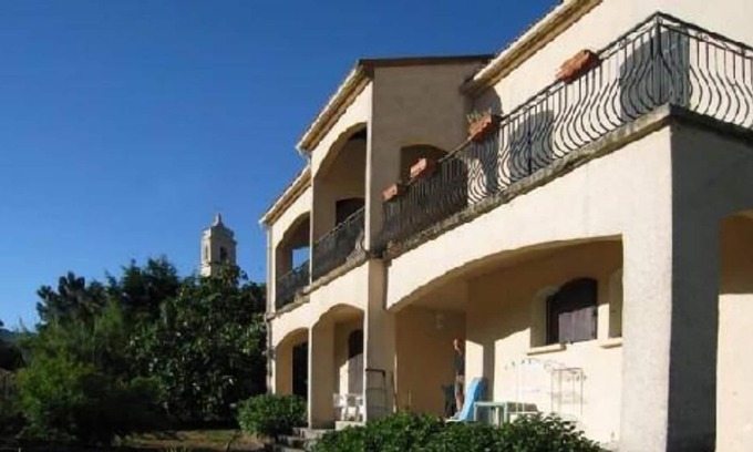 Soveria Casa | 2 partes el jardín de tierra en la villa
