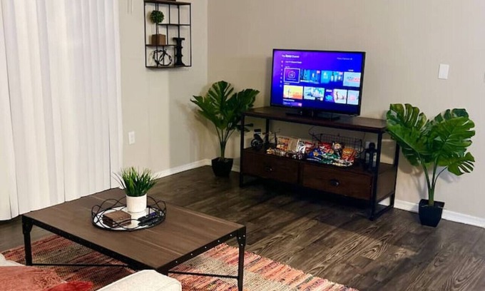 Plano Apartamento | 1 Bedroom Home Away From Home. Reserve Your Stay!