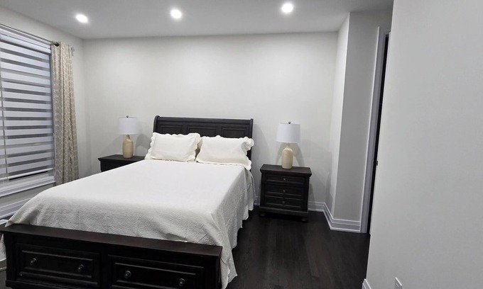 Vaughan Casa | 1 bedroom Junior master with ensuite near Klienburg Ontario