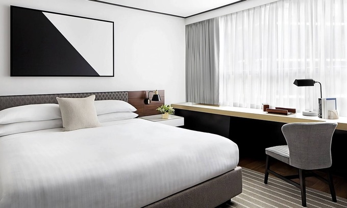 Connecticut Ave - K Street Hotel | 1-Bedroom King Suite – Steps to Museums, Dining & The Mall