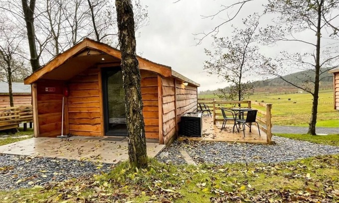 Corwen Cabina | 1 Bedroom Log Cabin in Parc Pen y Bryn Sleep 2/3